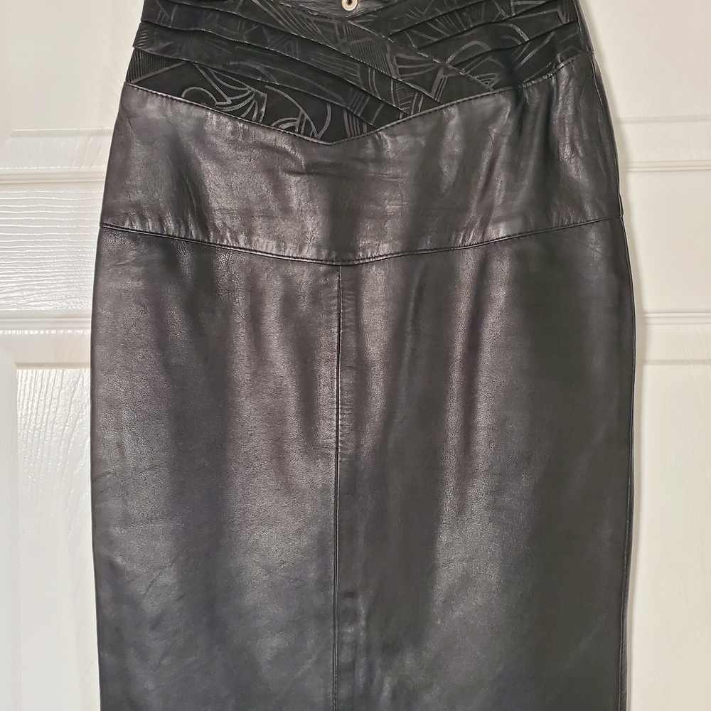 Chic Black Pencil Skirt